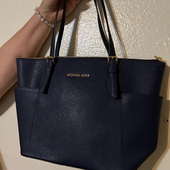 MK Purse - Picture 2 of 5